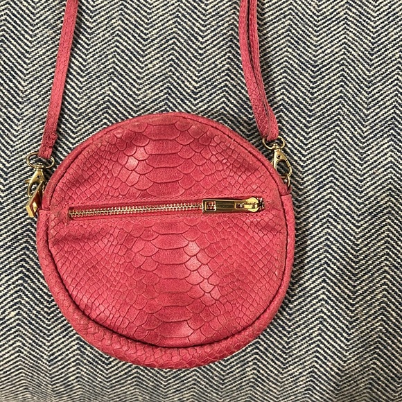 Leather alligator print crossbody - Picture 2 of 4